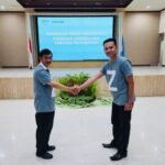 Photo 4 - Penutupan acara training of trainers (ToT) Samsung Tech Institute (STI) ini turut dihadiri oleh guru peserta dan pelatih Bapak Nurhadi Budi Santosa, M.Pd